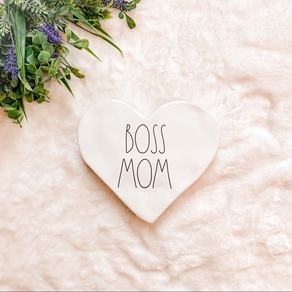 Rae Dunnโ Boss Mom Ceramic Heart
